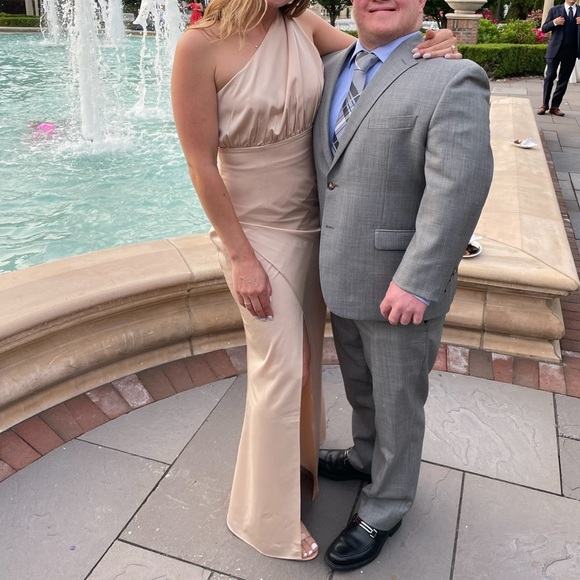 Beginning boutique romance dress - Picture 8 of 8